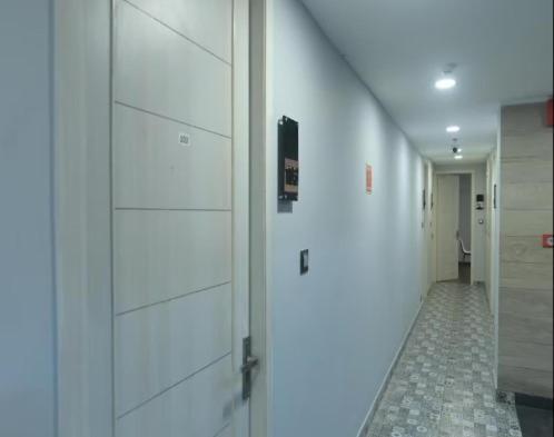 Nk7 Newtown Hotel Колката Екстериор снимка