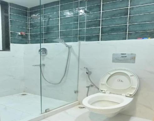Nk7 Newtown Hotel Колката Екстериор снимка