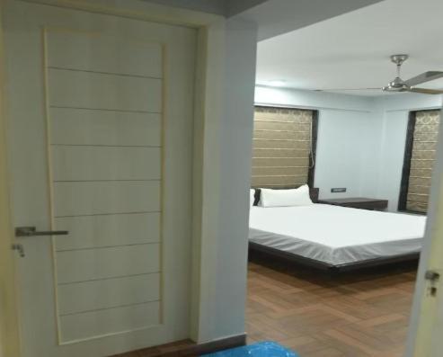Nk7 Newtown Hotel Колката Екстериор снимка