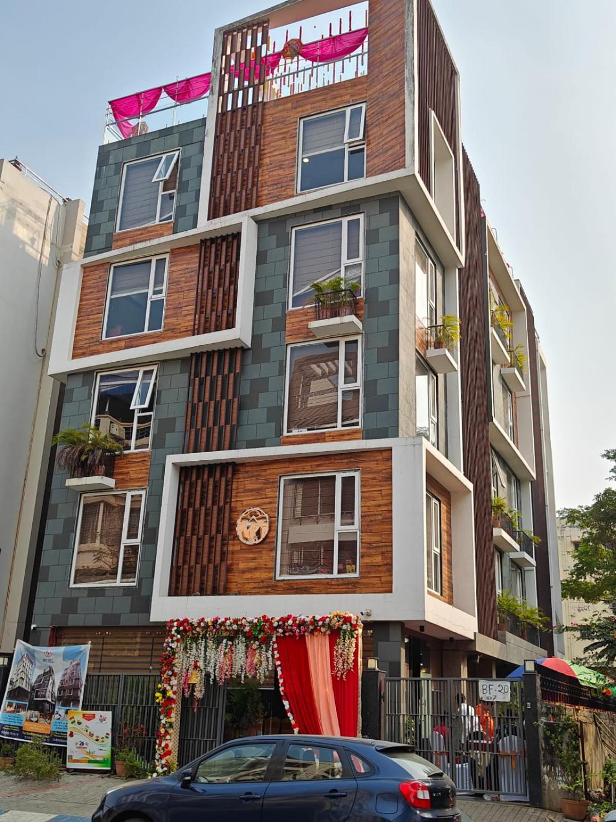 Nk7 Newtown Hotel Колката Екстериор снимка