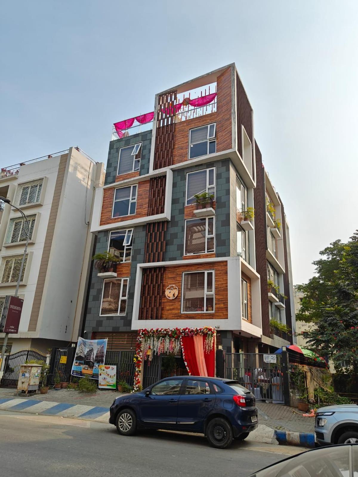 Nk7 Newtown Hotel Колката Екстериор снимка